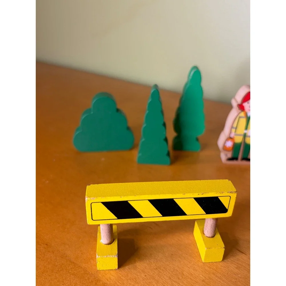 Wooden train table accessory ser Ambulance People Trees Road Signs 10 Piece Lot